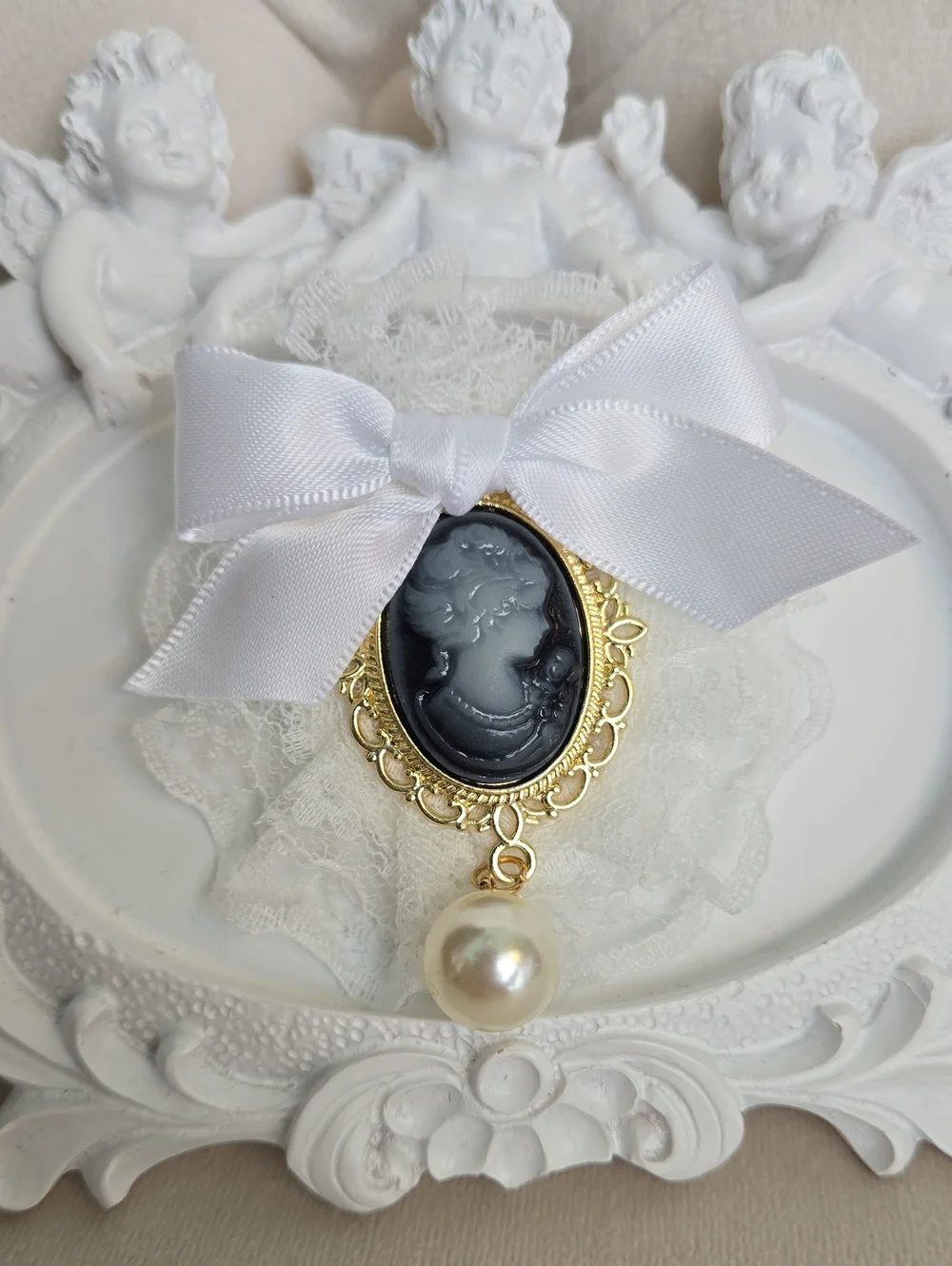 Romantic Vintage-Inspired Black Cameo Brooch W/ Pearl and Gold Frame, NWT